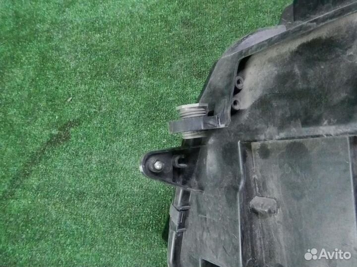 Фара правая Volkswagen Tiguan