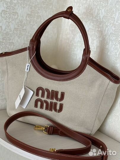 На доставкеCумка женская Miu Miu