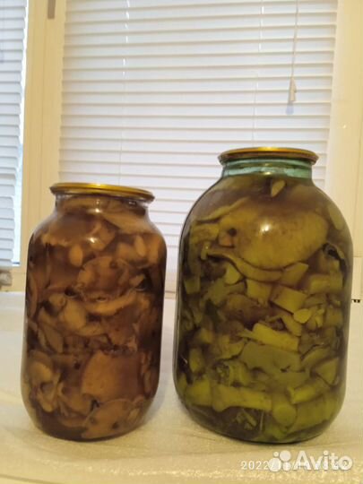 Грибы маринованные