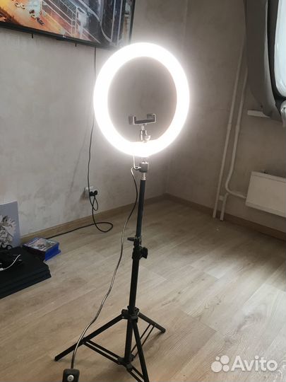 Кольцевая лампа со штативом