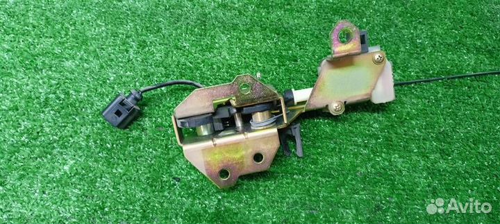 Замок багажника VW Touareg 2002-2010