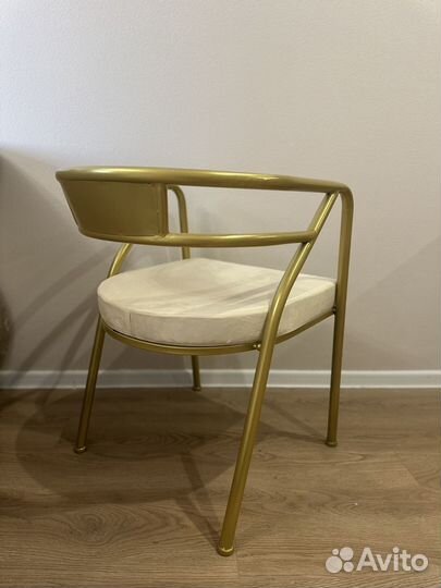 Стул золотой