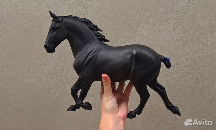 Фигурки лошадей breyer