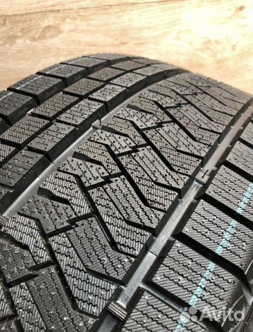 Triangle Snowlink TWT02 225/40 R18