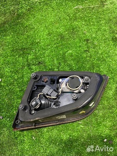 Фонарь в крышку левый Opel Astra J универсал