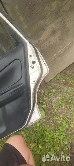 Задняя дверь Nissan ad