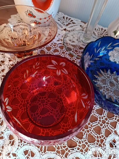 Фруктовница на ножке, рубиновое стекло