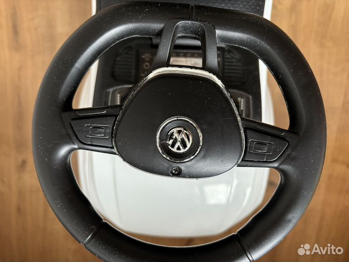 Машинка-каталка толокар с ручкой