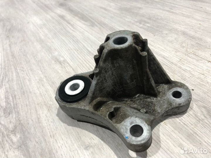 Кронштейн опоры кпп задний Ford Focus седан qqdb