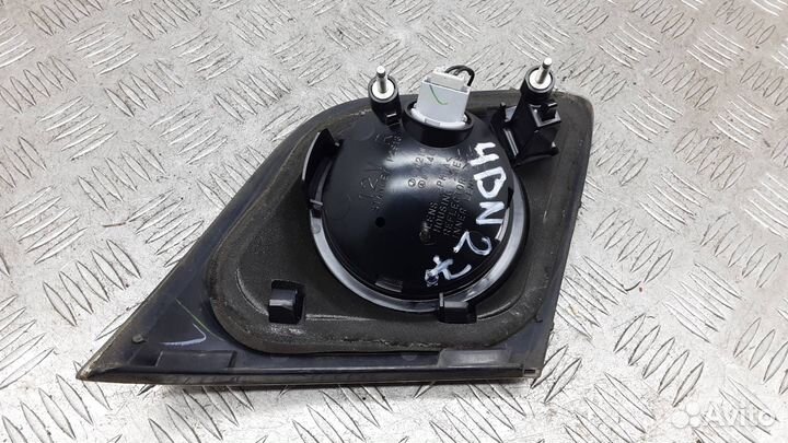 Фонарь крышки багажника правый Mazda 3 2005