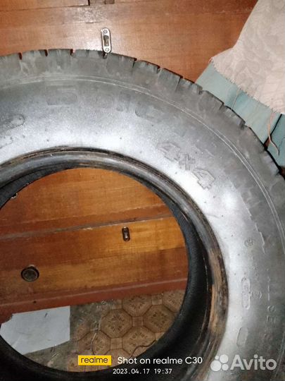 Royal Black Royal Stud 235/70 R16 109