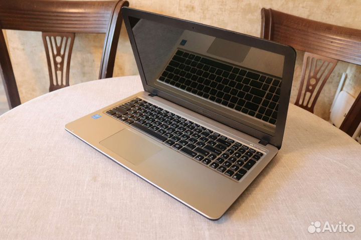 Ноутбук asus core i3,8gb,ssd 240