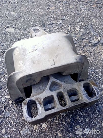 Подушки двигателя правая Volkswagen bora/golf 4