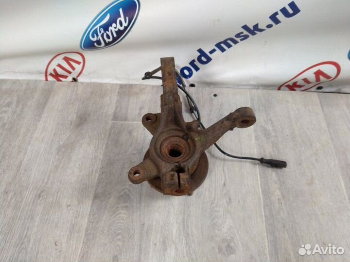 Кулак поворотный передний правый Ford Fiesta