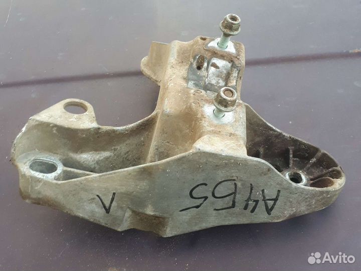 Левый кронштейн подрамника ауди а6 с5