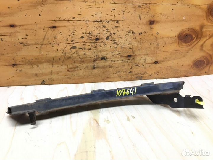 Планка под фару передняя правая Honda Logo GA3