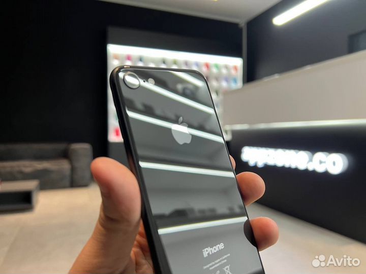 iPhone 8, 64 ГБ