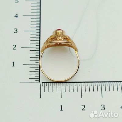 Золотое кольцо с камнем 18,5р
