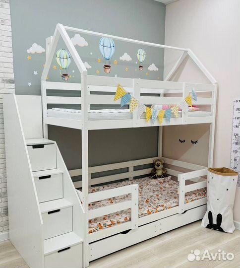 Детская двухъярусная кровать домик с комодом