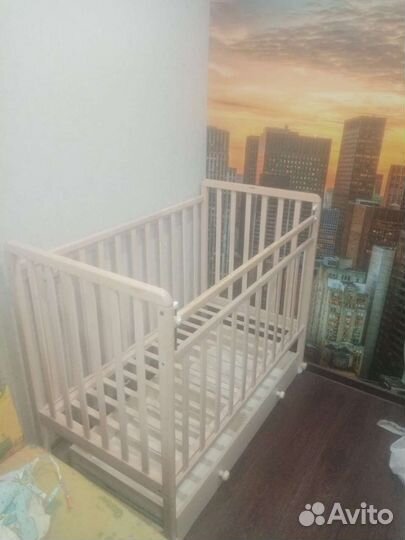 Детская кроватка с ящиком под одежду