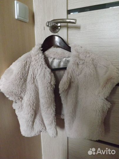 Меховая горжетка новая цвет-бежевый