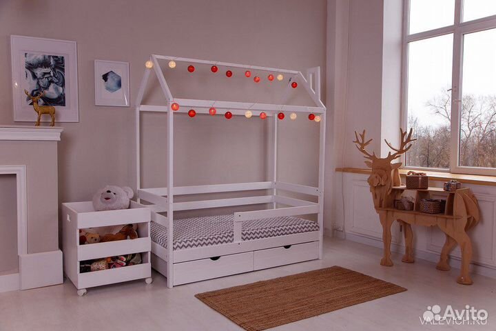 Кроватка домик новая Classic