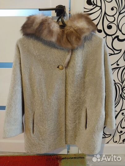 Шуба мутоновая с капюшоном 52 54 размер
