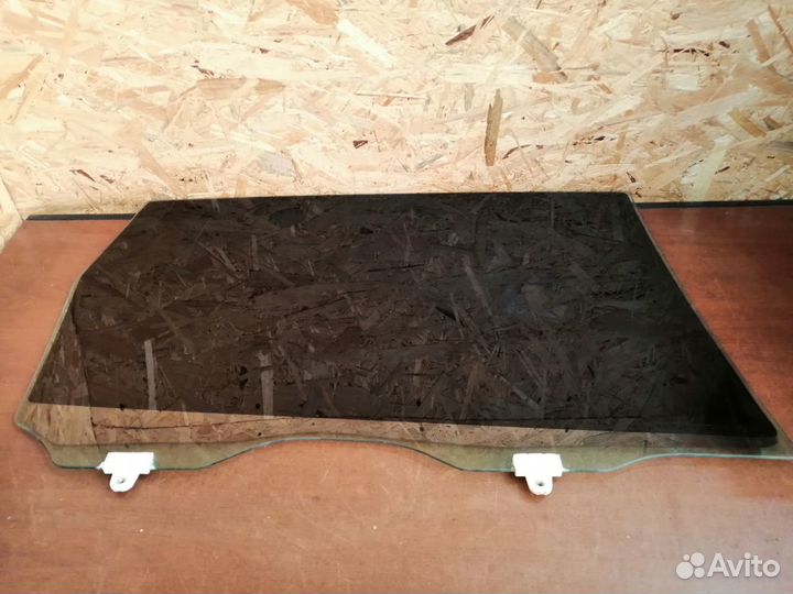 Стекло двери задней левой Subaru Tribeca