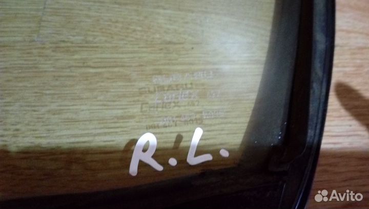 Стекло двери задней правой (форточка) Subaru Legac