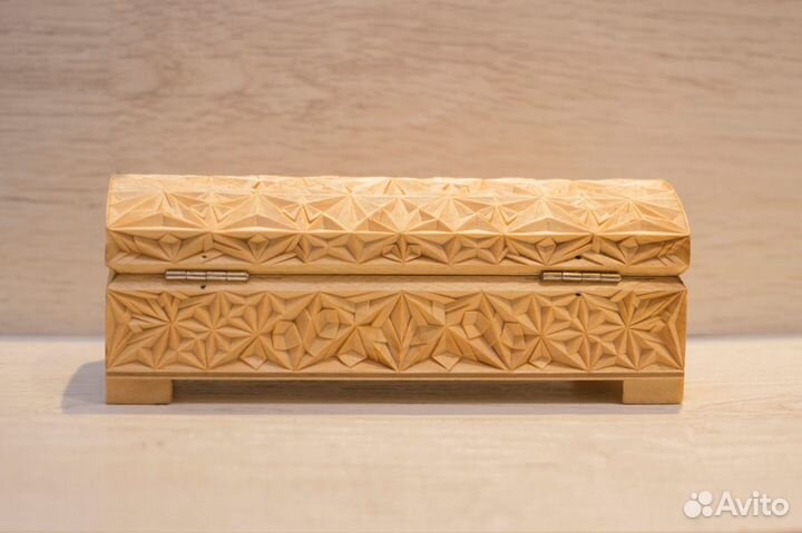 Резная шкатулка