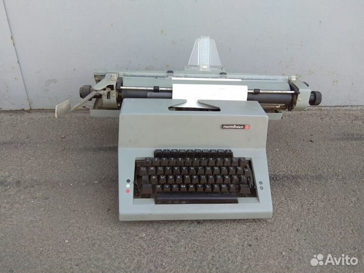 Печатная пишущая машинка Листвица СССР