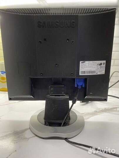 Монитор Samsung