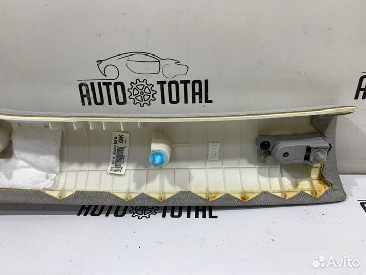 Накладка стойки передняя правая Hyundai Ix35 LM