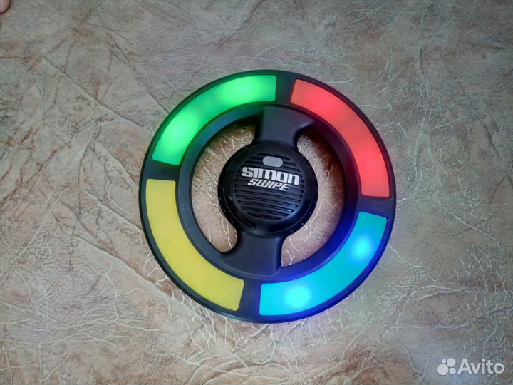 Игрушка Simon Swipe