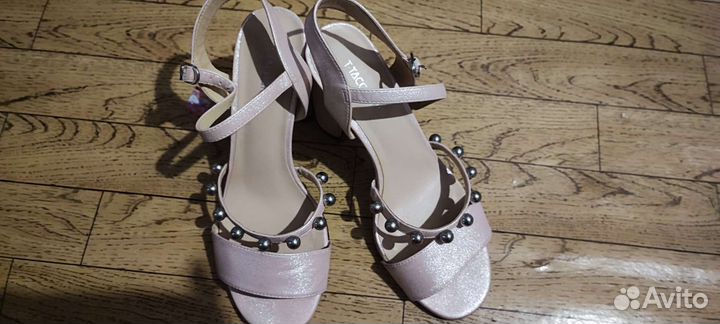 Босоножки 37