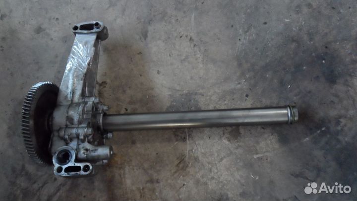 Насос масляный в сборе с шестеренкой Scania R420