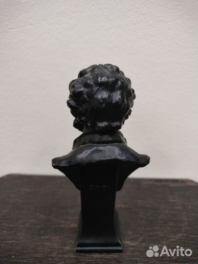 Бюст А. С. Пушкин