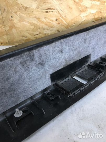 Накладка двери багажника задняя Mercedes-Benz