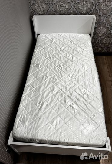 Кровать детская с матрасом