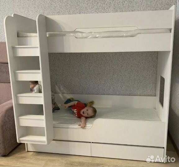 Кровать детская двухъярусная 