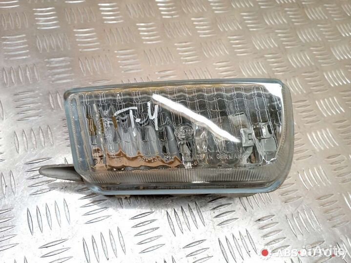 Фара противотуманная левая Volkswagen Transporter