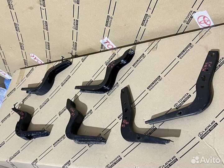 Кронштейн подножки Toyota Hilux 8