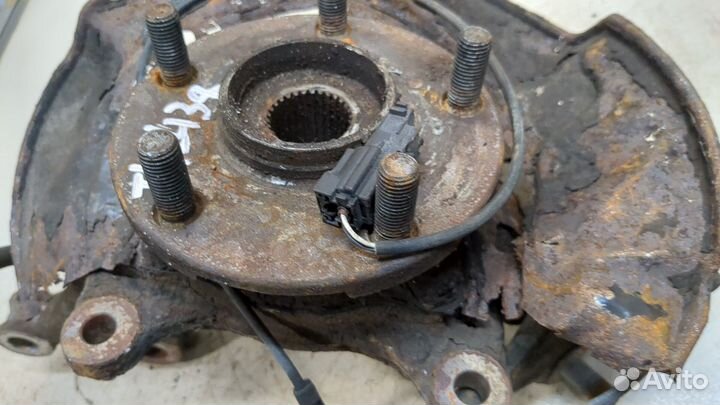 Ступица (кулак, цапфа) левая передняя Toyota RAV 4
