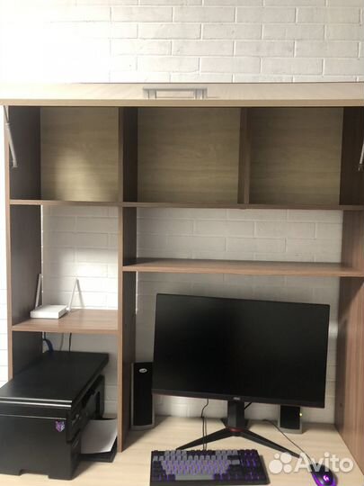 Писменный стол-стеллаж