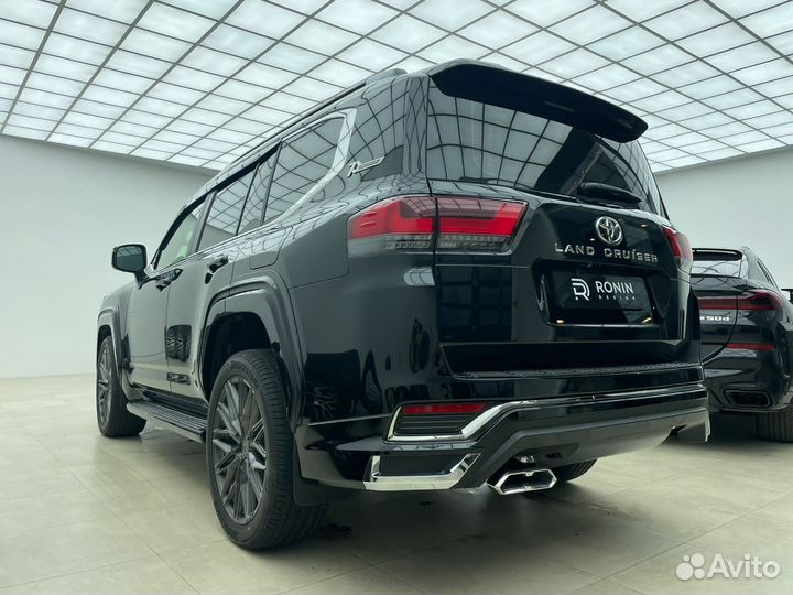 Обвес Modelista с расширением на Land Cruiser 300