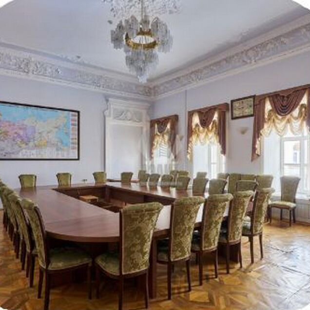 Дом 1300 м² на участке 20 сот.