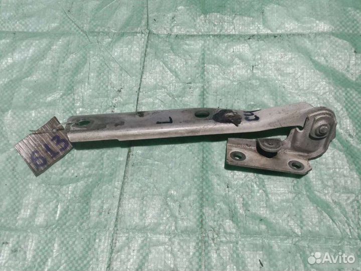Петля капота левая Audi A6 C4 седан 2.0I 1995
