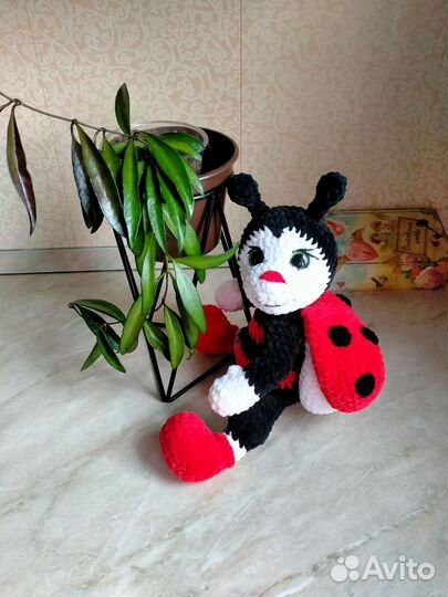 Божья коровка плюшевая