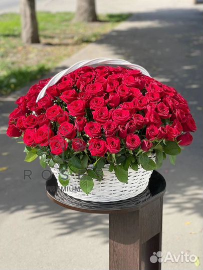 Корзинка из 151,101,61 розы