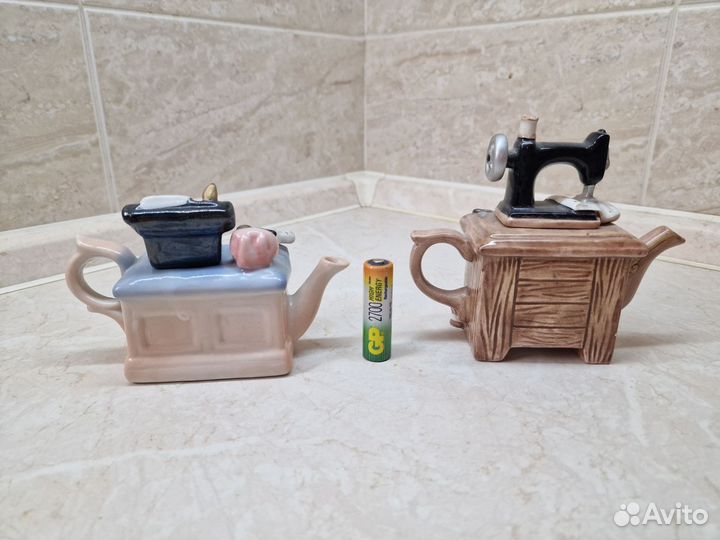 Коллекционные миниатюрные чайники